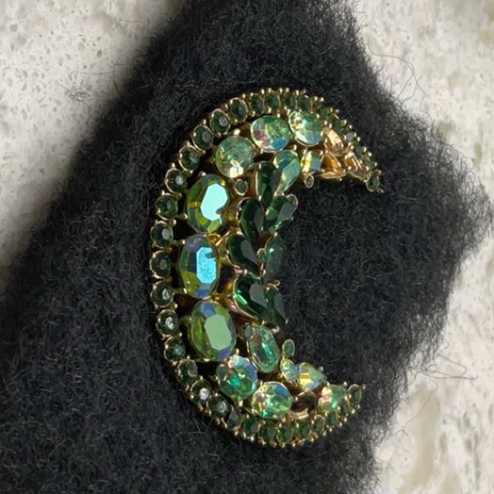 A beautiful brooch pin - Picture 2 of 2
